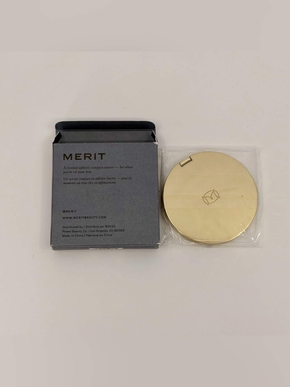 Merit Gold Compact Mirror NIB - Picture 2 of 3